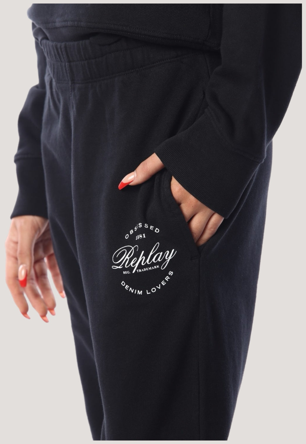 מכנסי טרנינג עם לוגו נשים