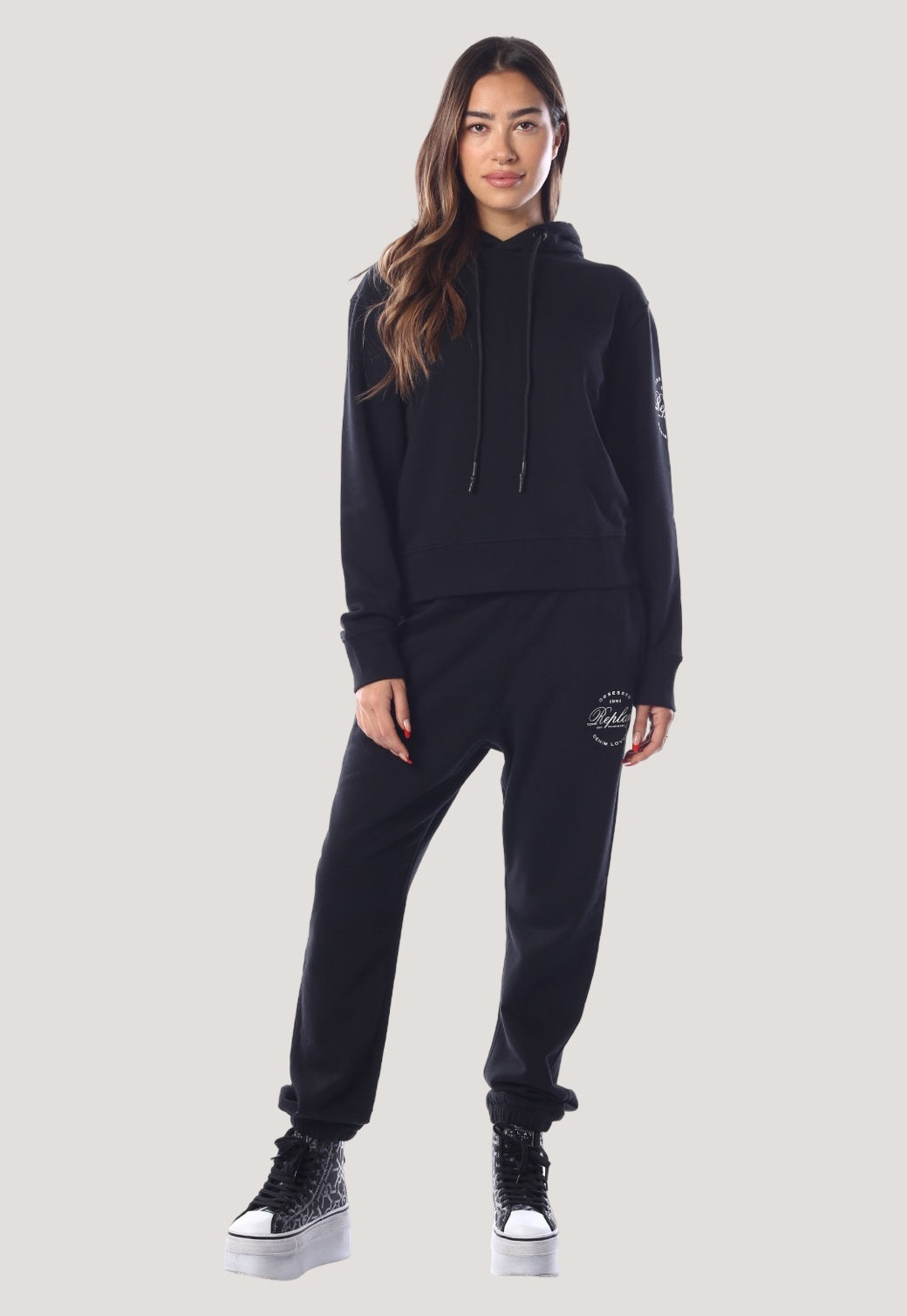 מכנסי טרנינג עם לוגו נשים