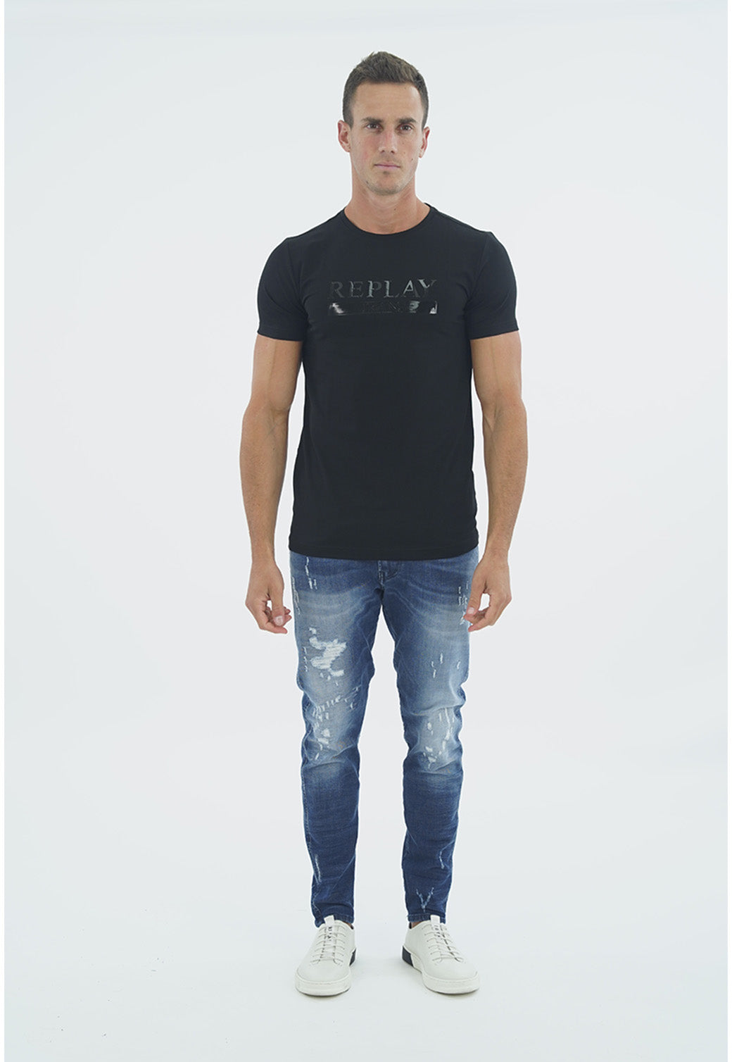 טי-שירט לגברים בצבע שחור עם לוגו מודפס