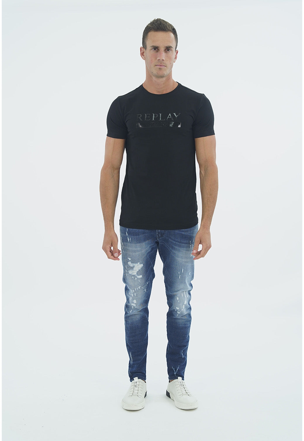 טי-שירט לגברים בצבע שחור עם לוגו מודפס