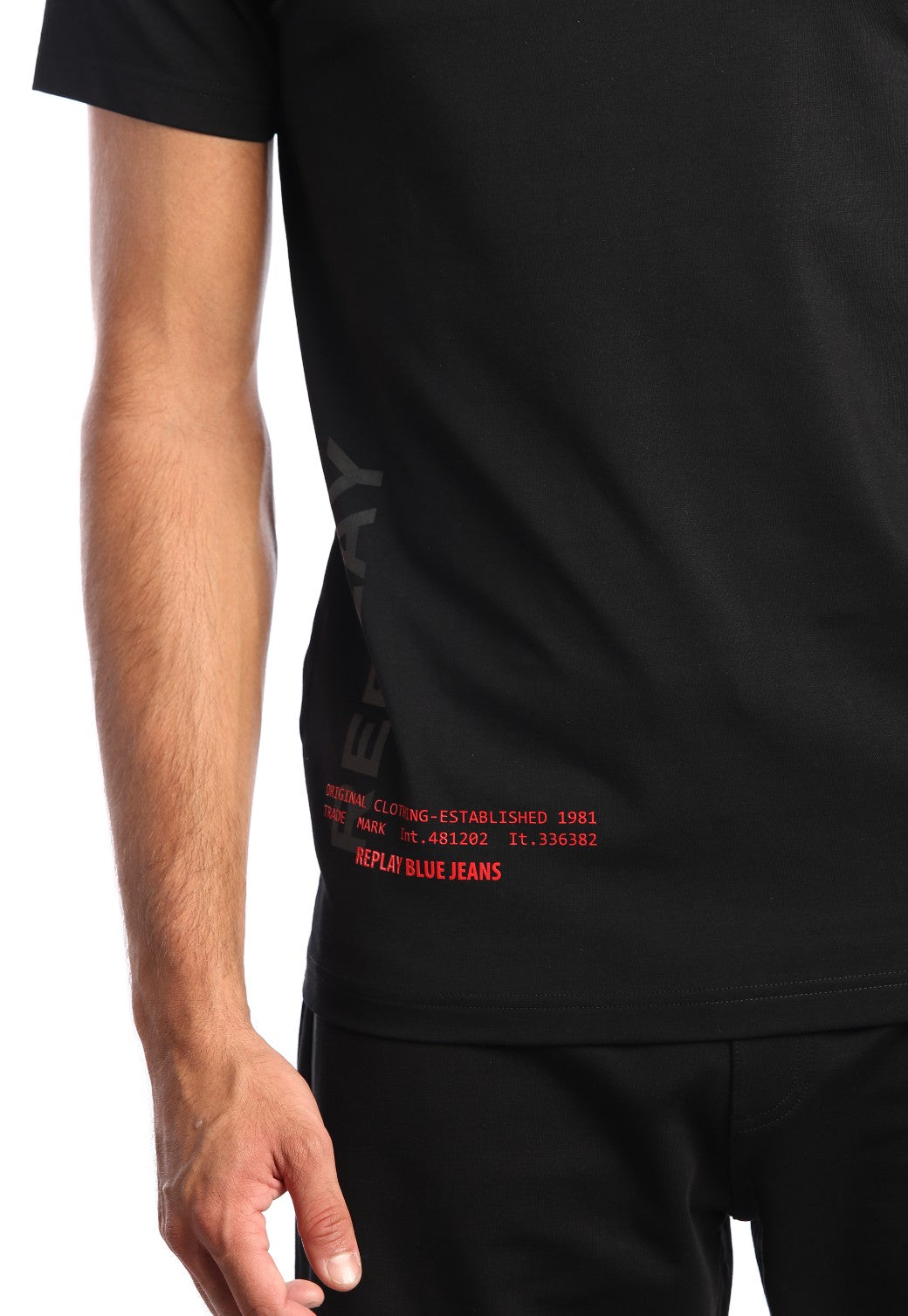 טי שרט לייקרה קצרה לוגו גדול בצד ימין גברים