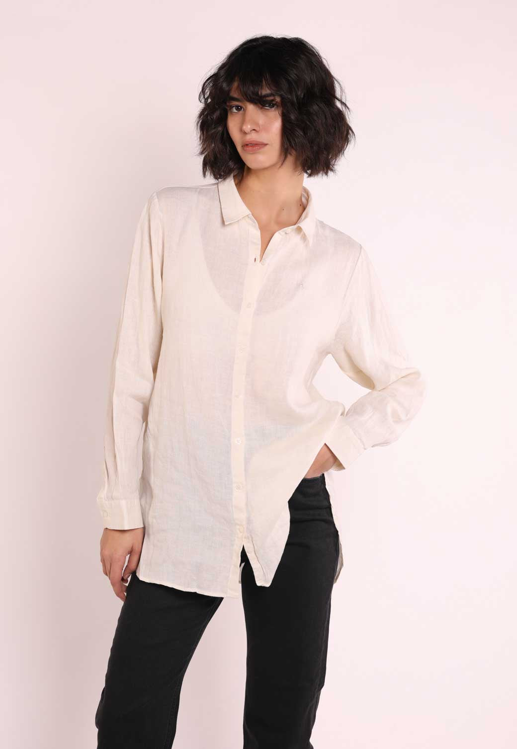 חולצת פשתן לנשים בצבע קרם