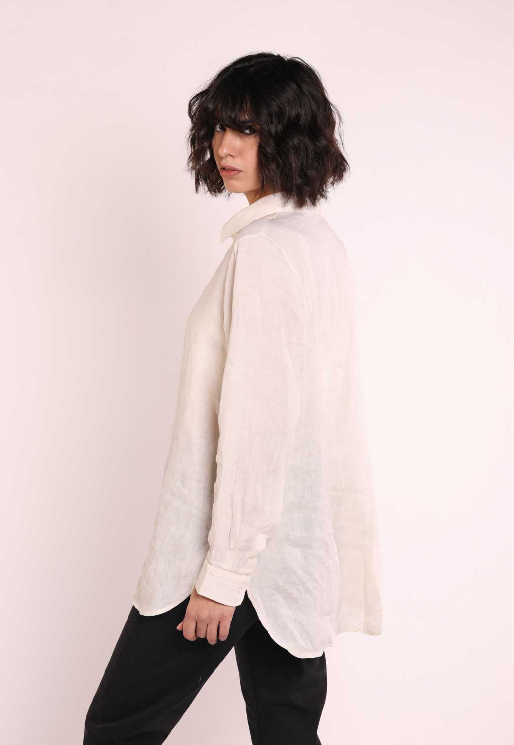 חולצת פשתן לנשים בצבע קרם