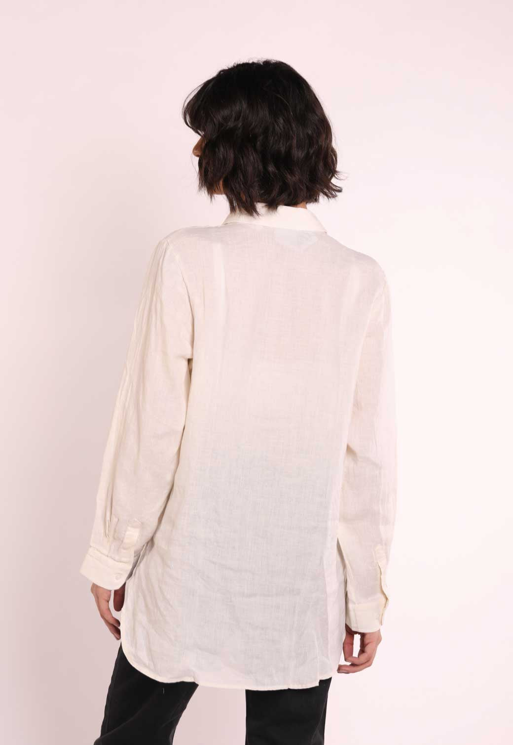 חולצת פשתן לנשים בצבע קרם