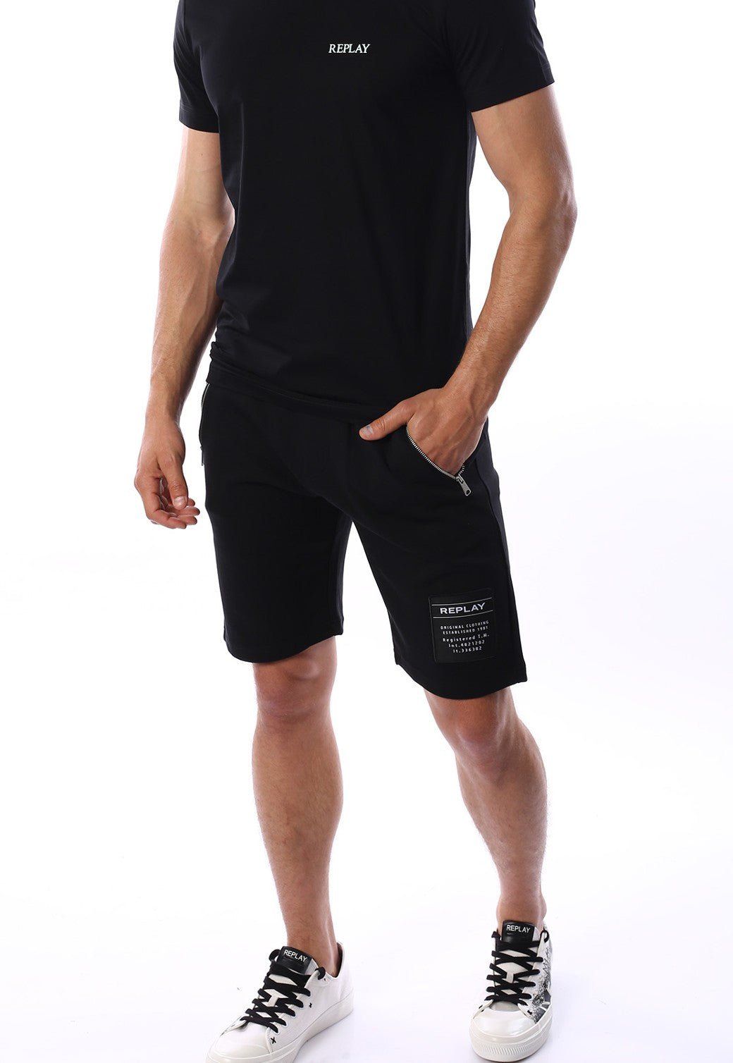 טי שירט קצרה עם לוגו R | גברים BLACK / L