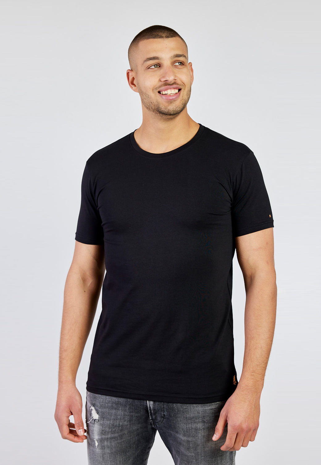 טי שירט קצר מבד לייקרה לוגו בצבע כתום