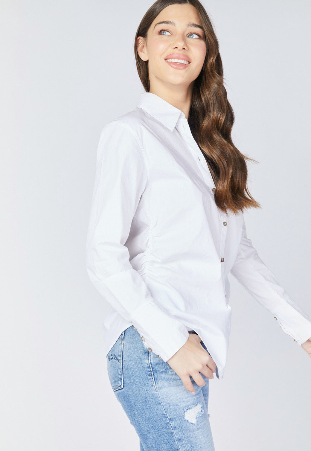 חולצה מכופתרת ארוכה עם שרוך כיווץ בצד נשים