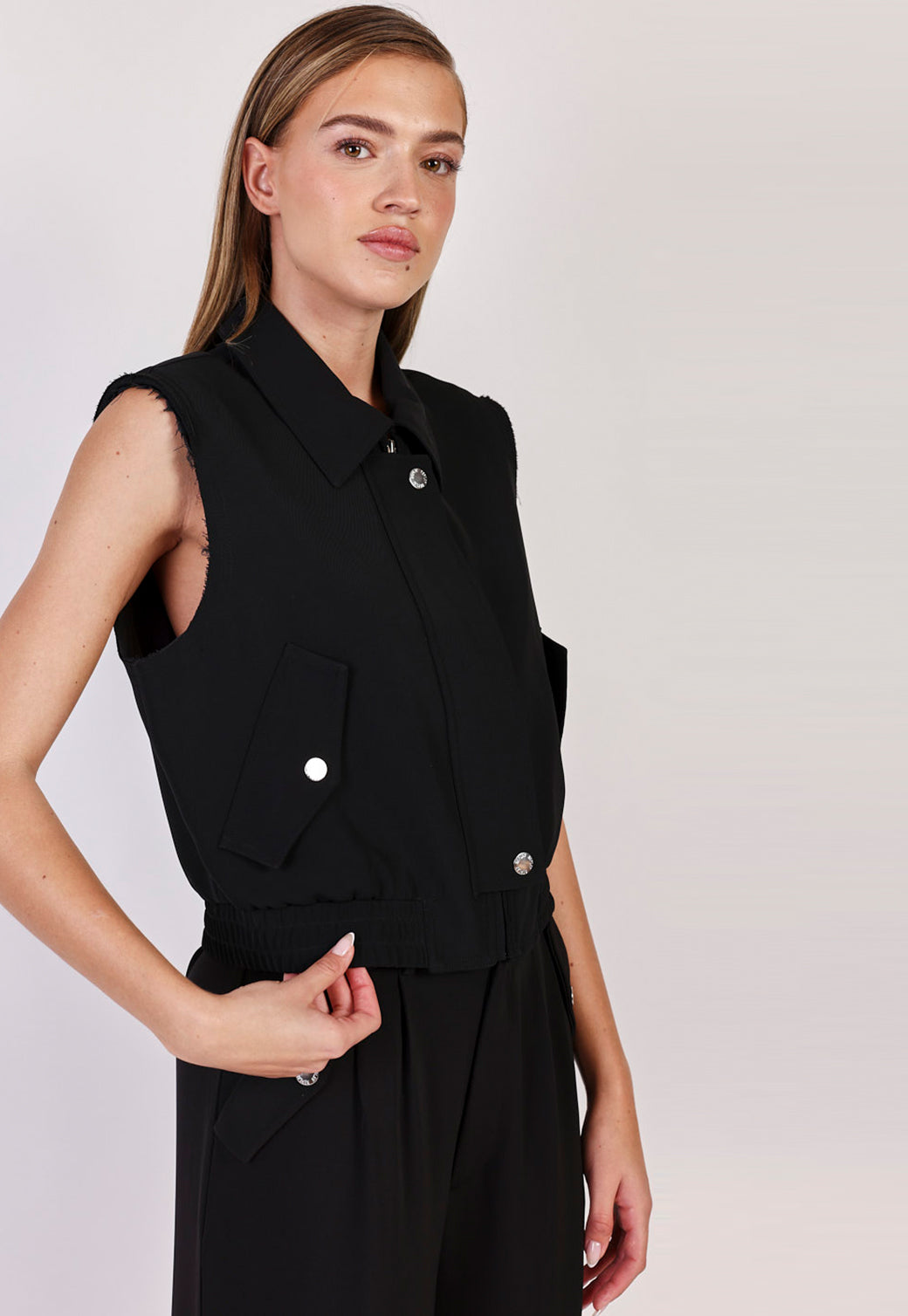 ווסט לנשים בצבע שחור