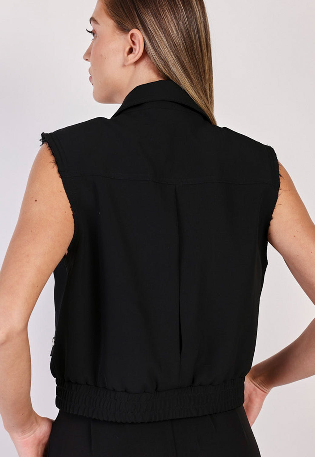 ווסט לנשים בצבע שחור