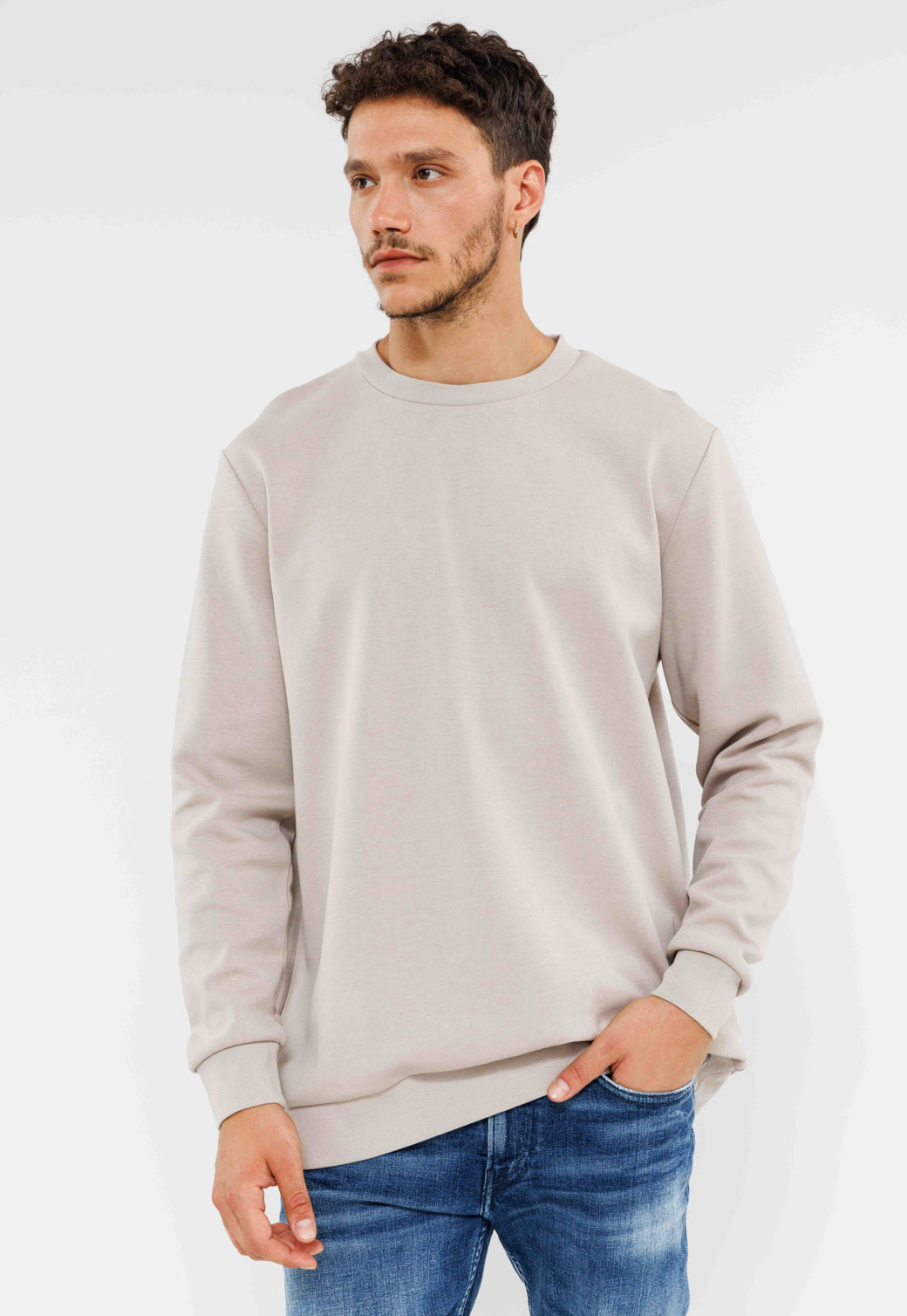 סווטשירט לגברים עם צווארון עגול בצבע אפור