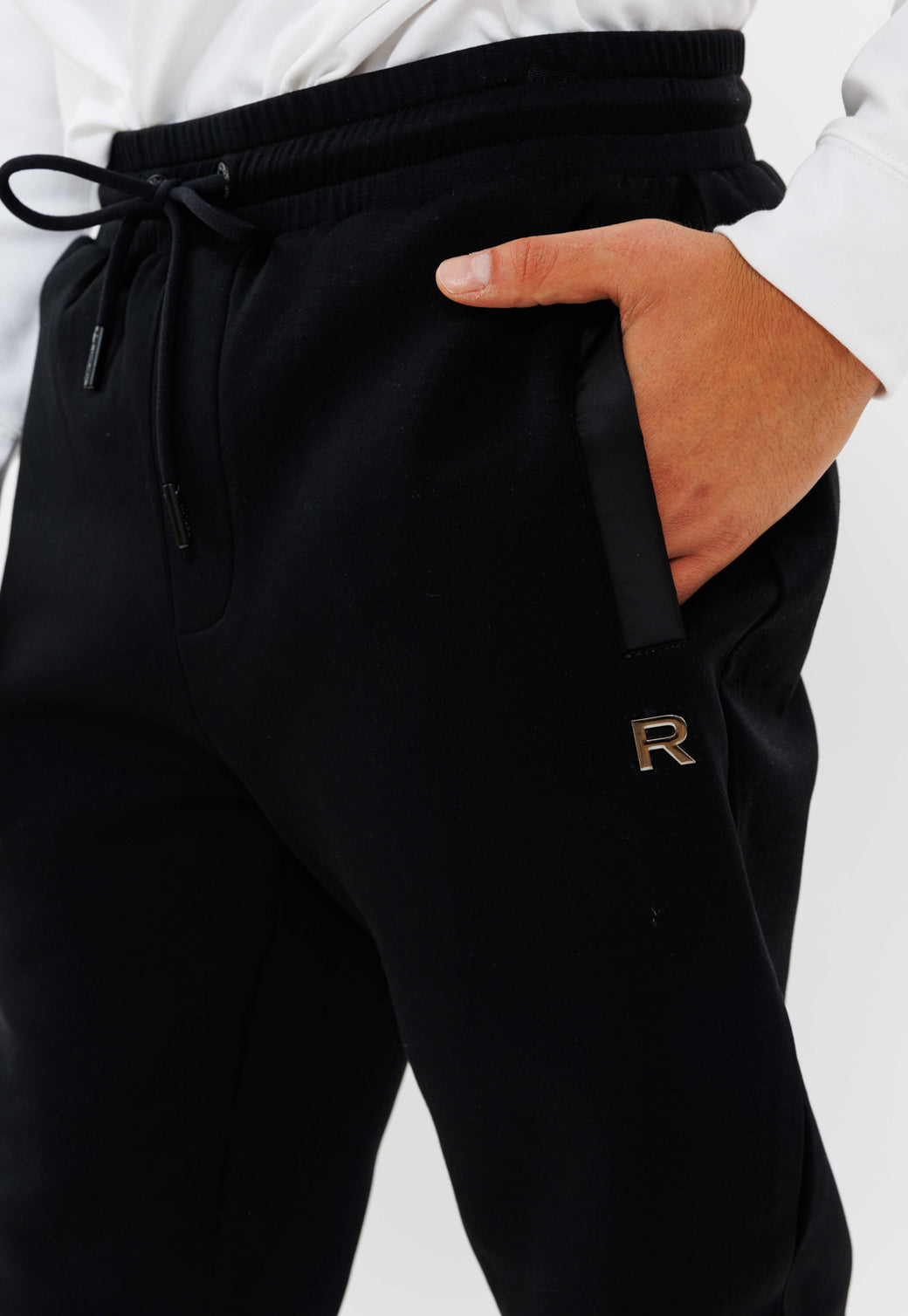 מכנסיים ארוכים לוגו בצד בצבע שחור