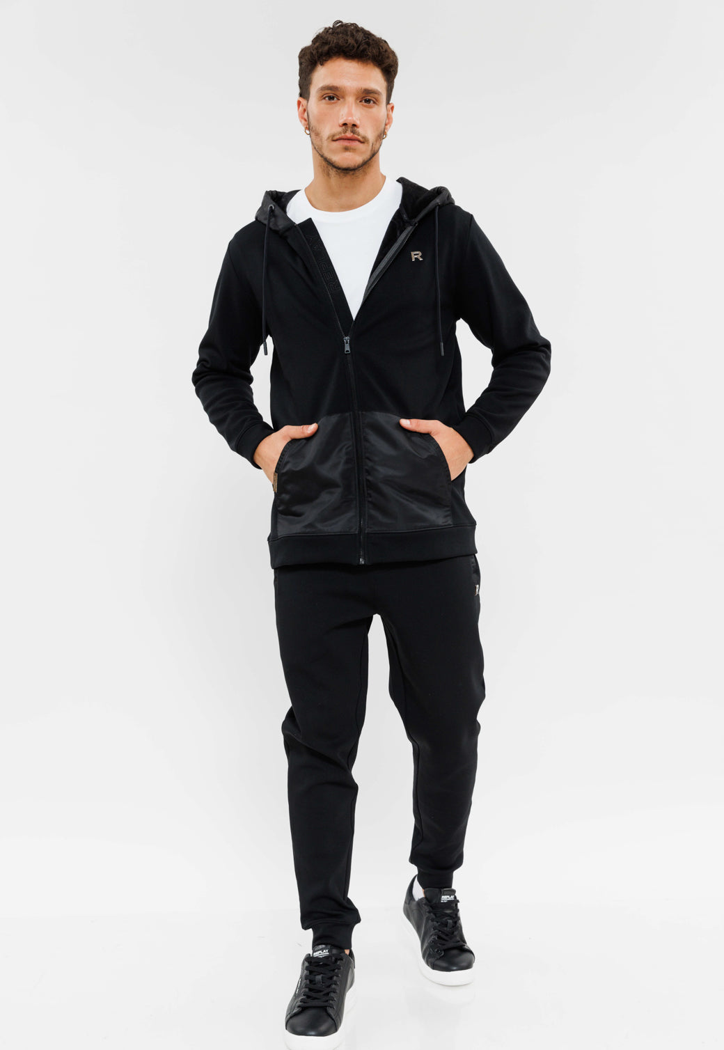 ג'קט עם רוכסן לגברים בצבע שחור