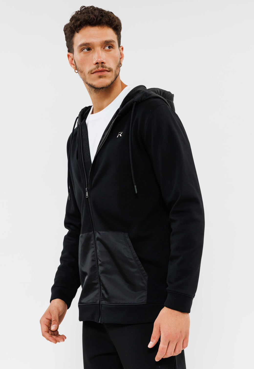 ג'קט עם רוכסן לגברים בצבע שחור