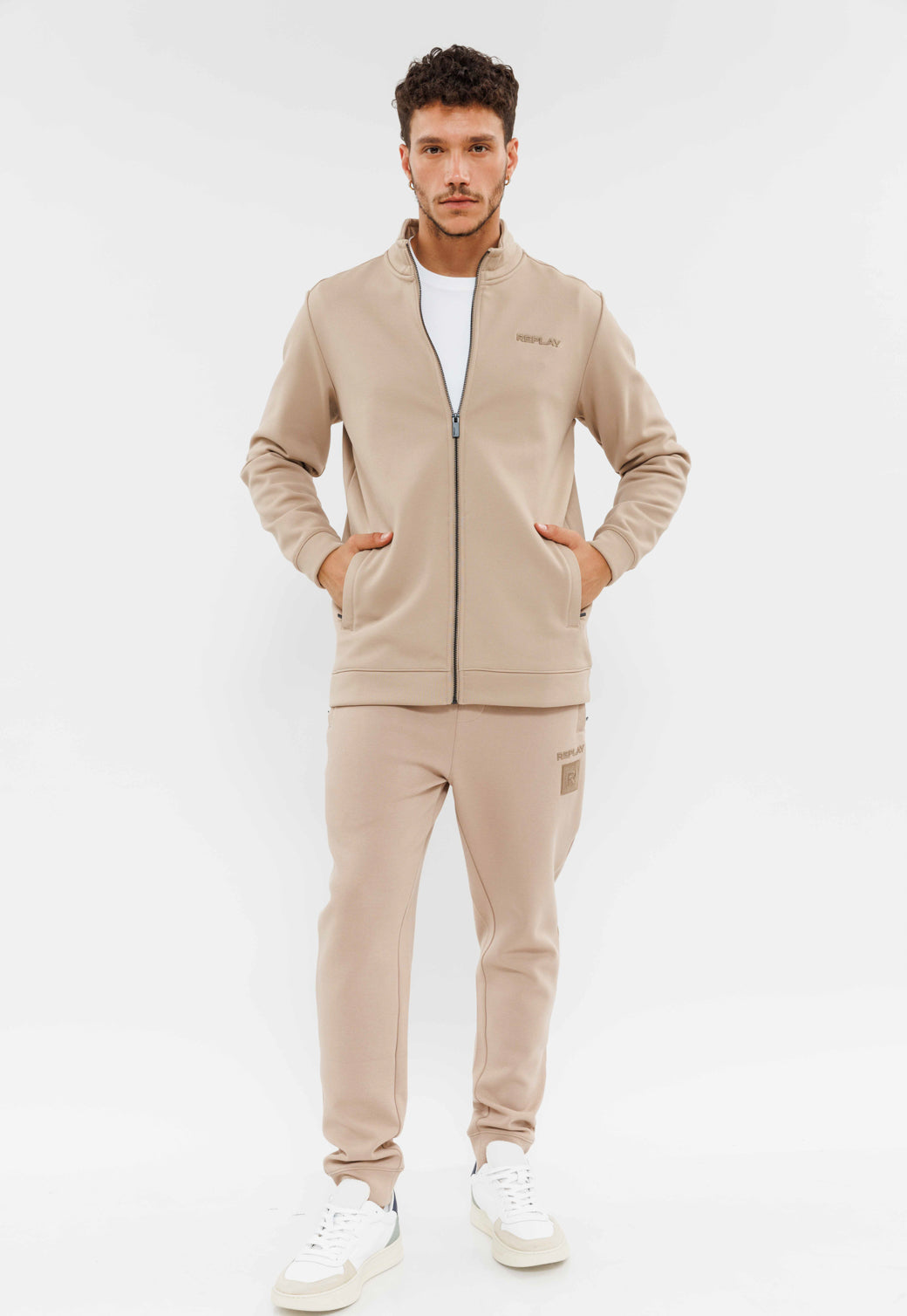 מכנסיים ארוכים לוגו בצד בצבע חום