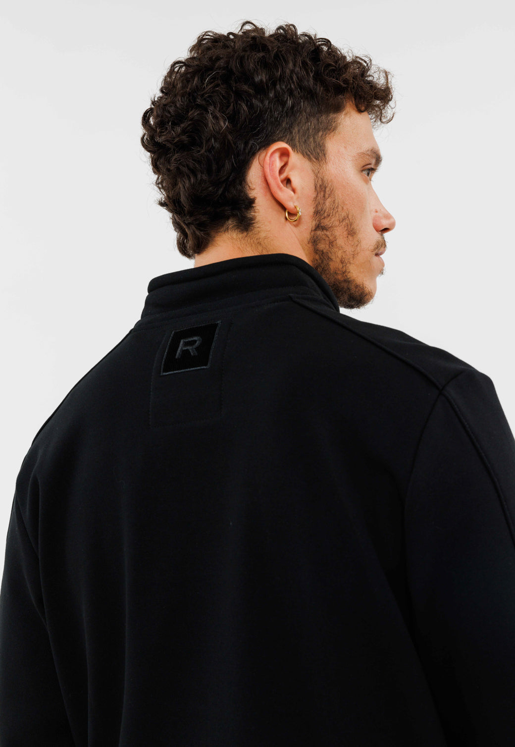 ג'קט עם רוכסן לגברים בצבע שחור