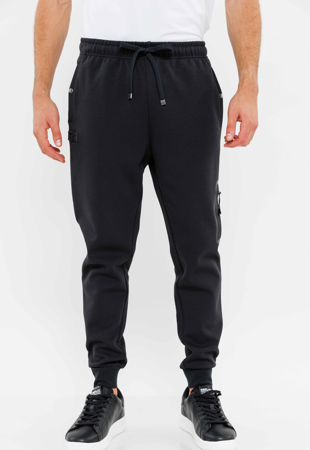 מכנסי טרנינג גברים בצבע שחור עם כיס צד
