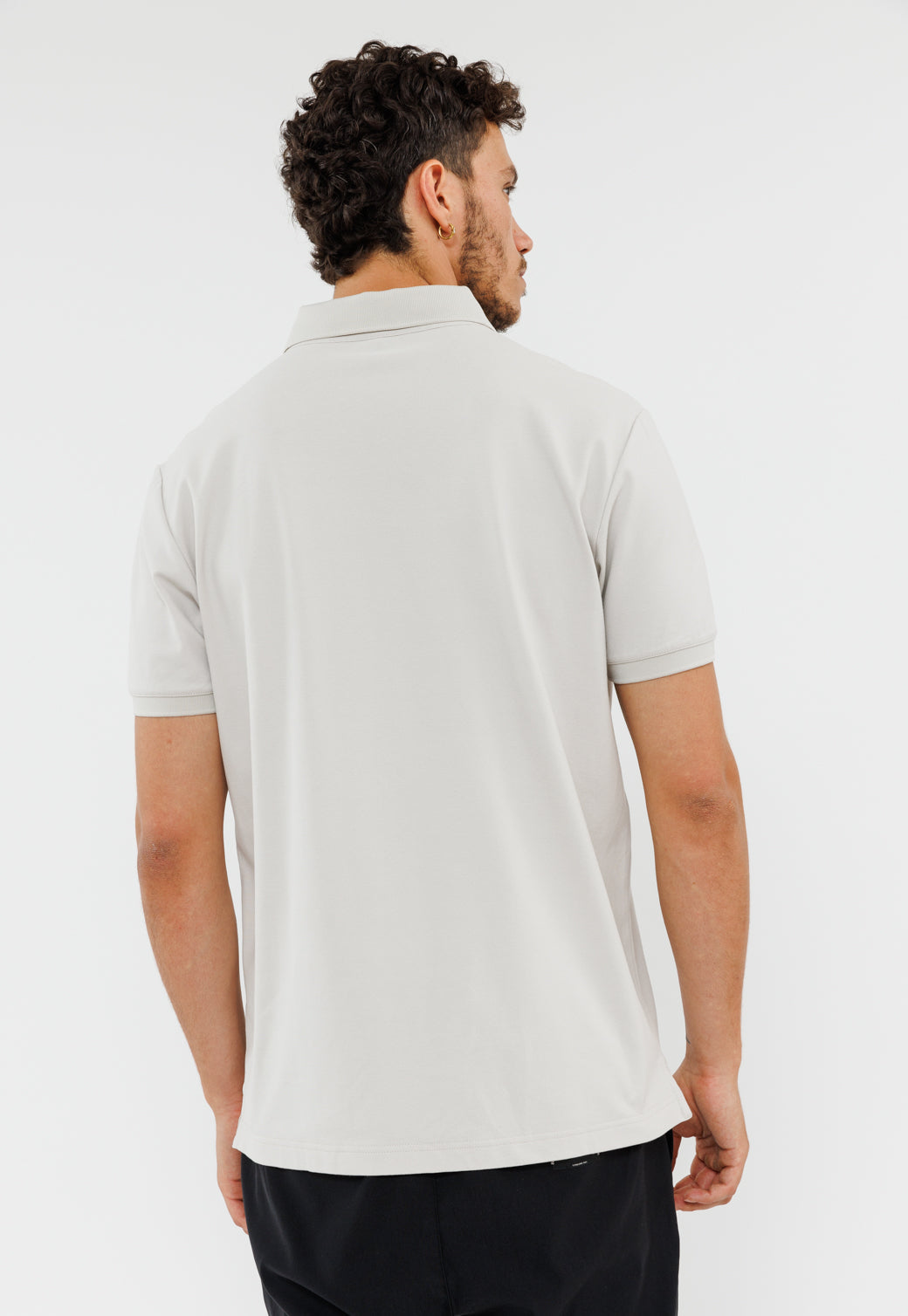 חולצת פולו קצרה מבד פיקה לגברים בצבע אפור