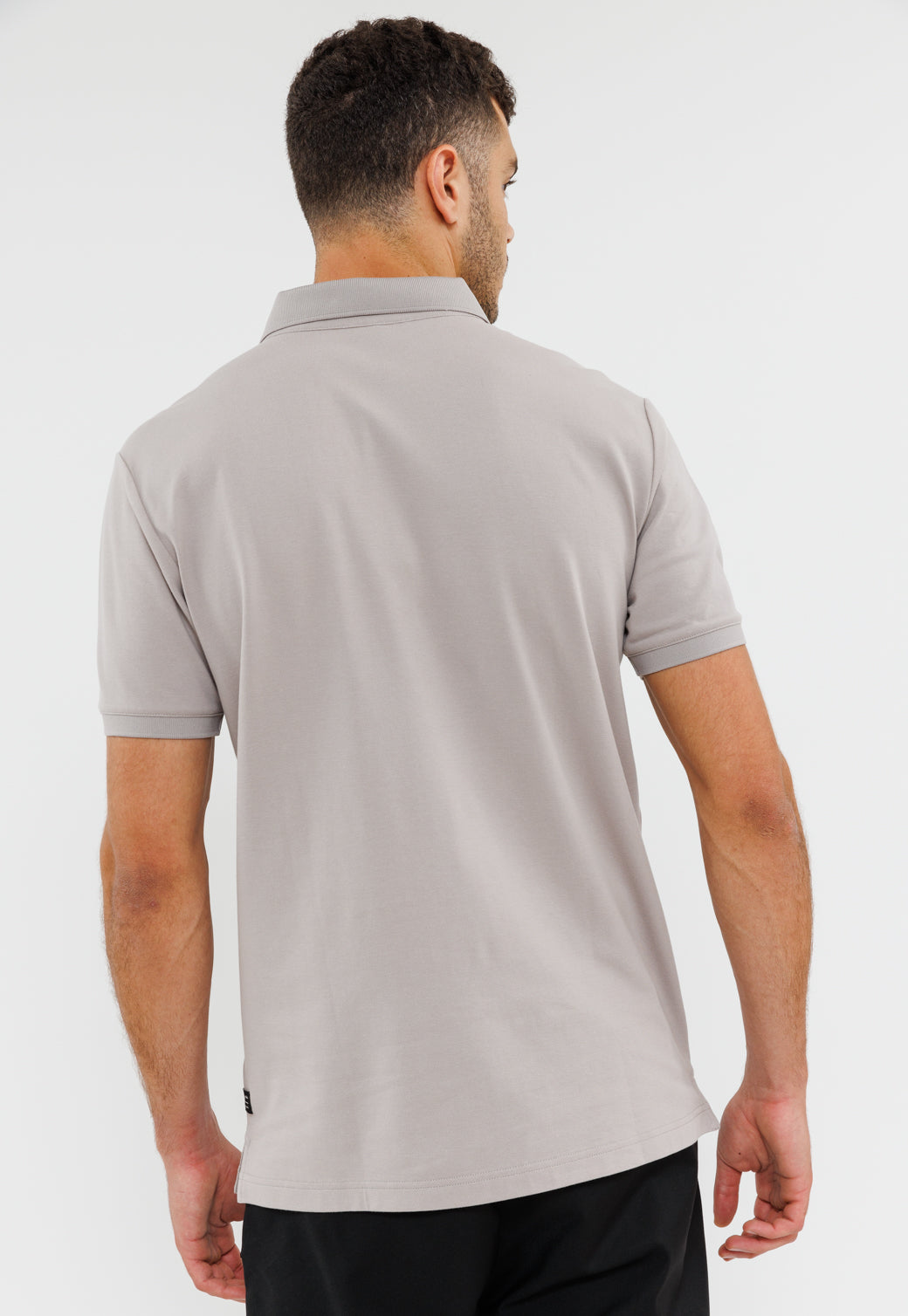 חולצת פולו קצרה מבד פיקה לגברים בצבע חום