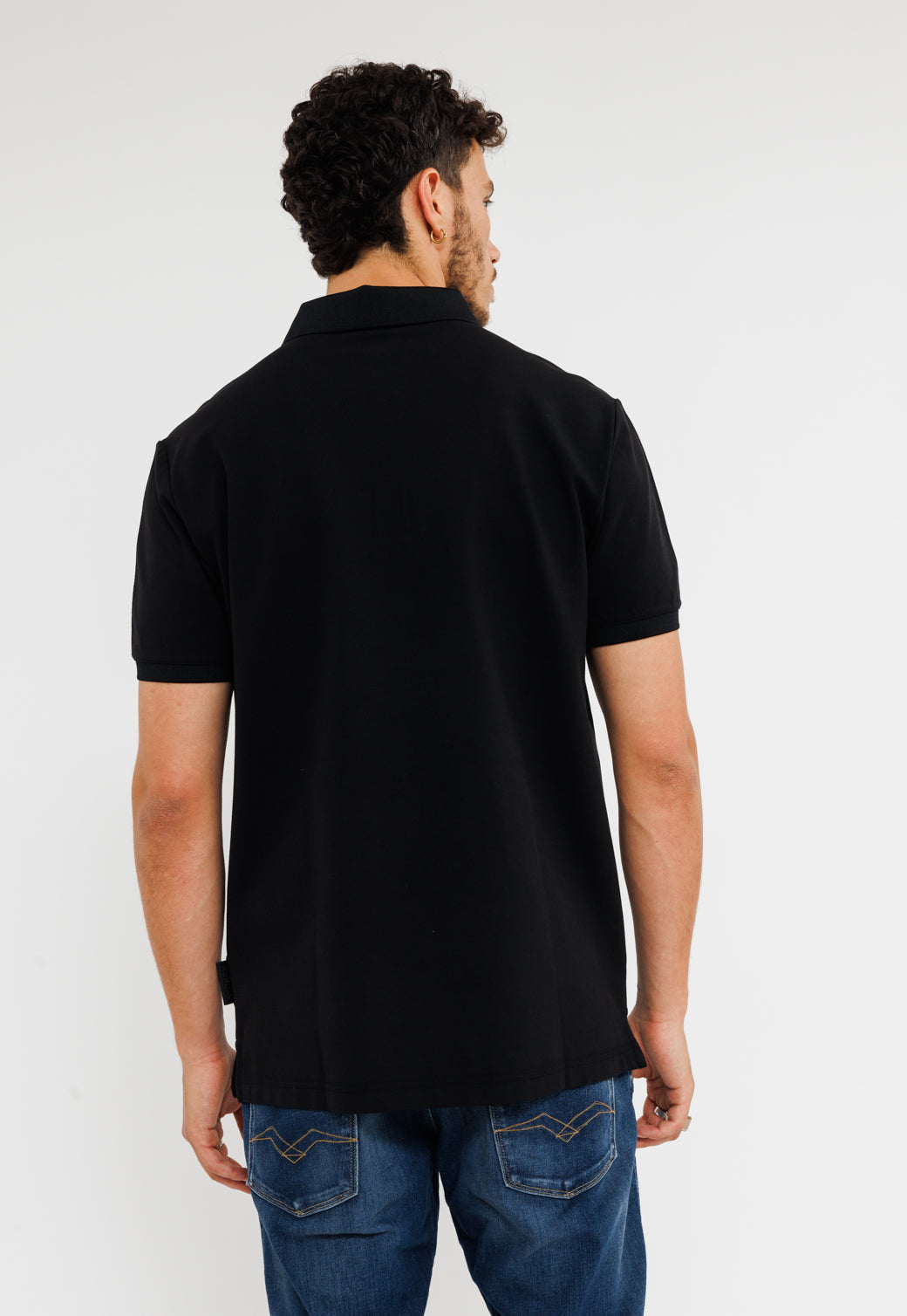 חולצת פולו לגברים בצבע שחור