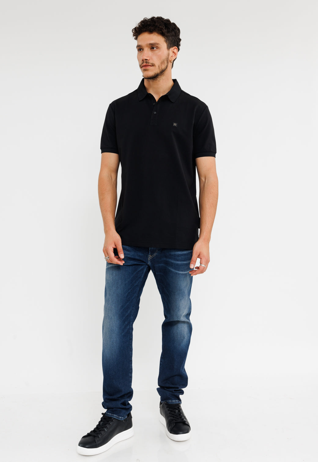 חולצת פולו לגברים בצבע שחור