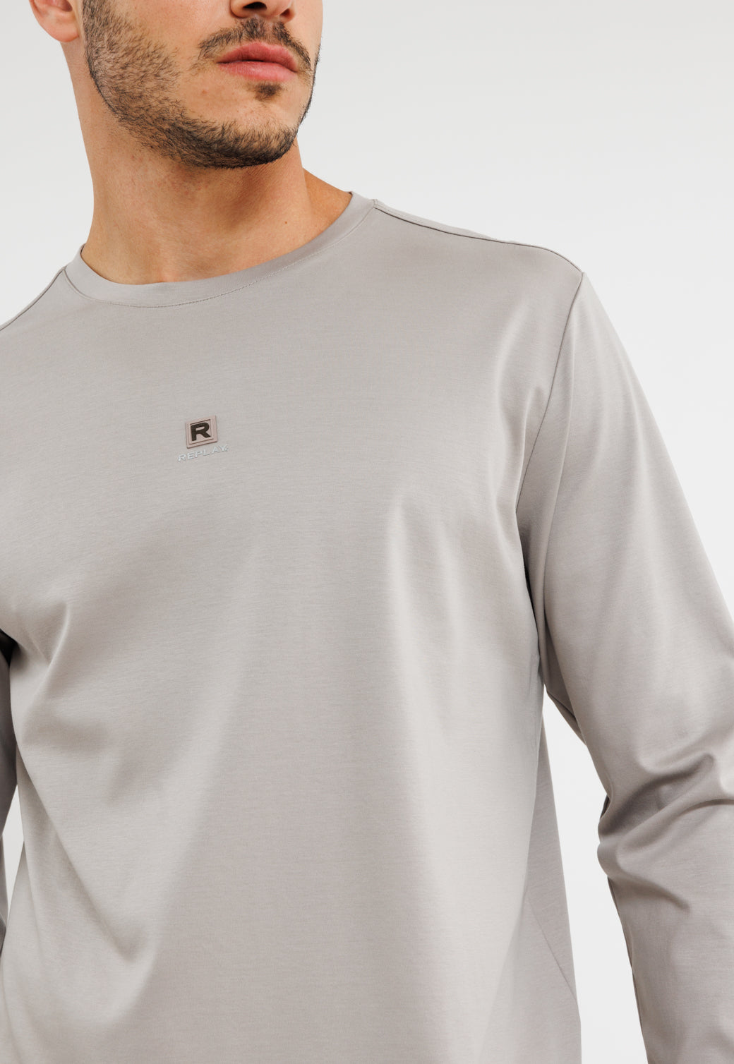 חולצת טי שירט ארוכה בצבע אפור