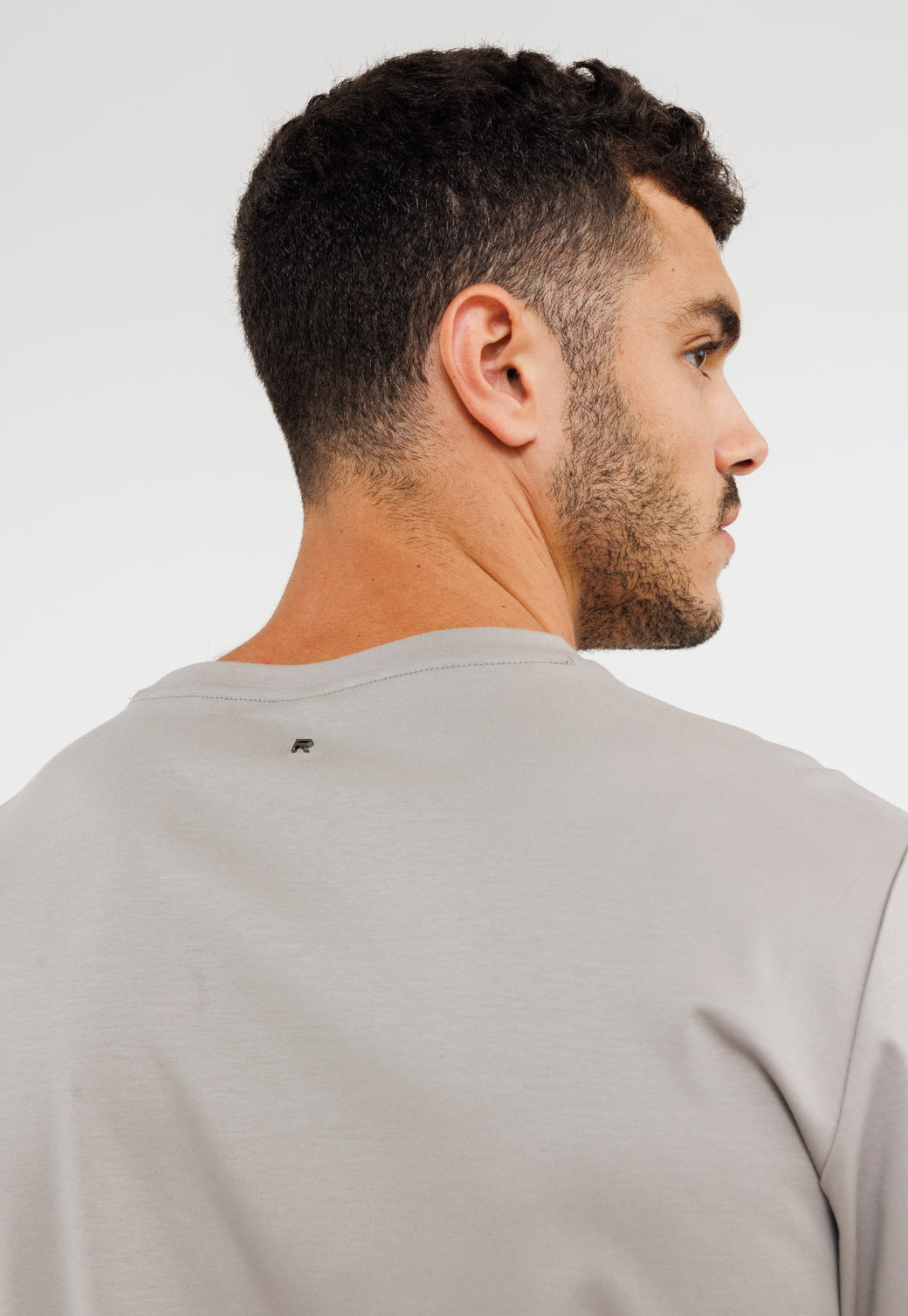 חולצת טי שירט ארוכה בצבע אפור