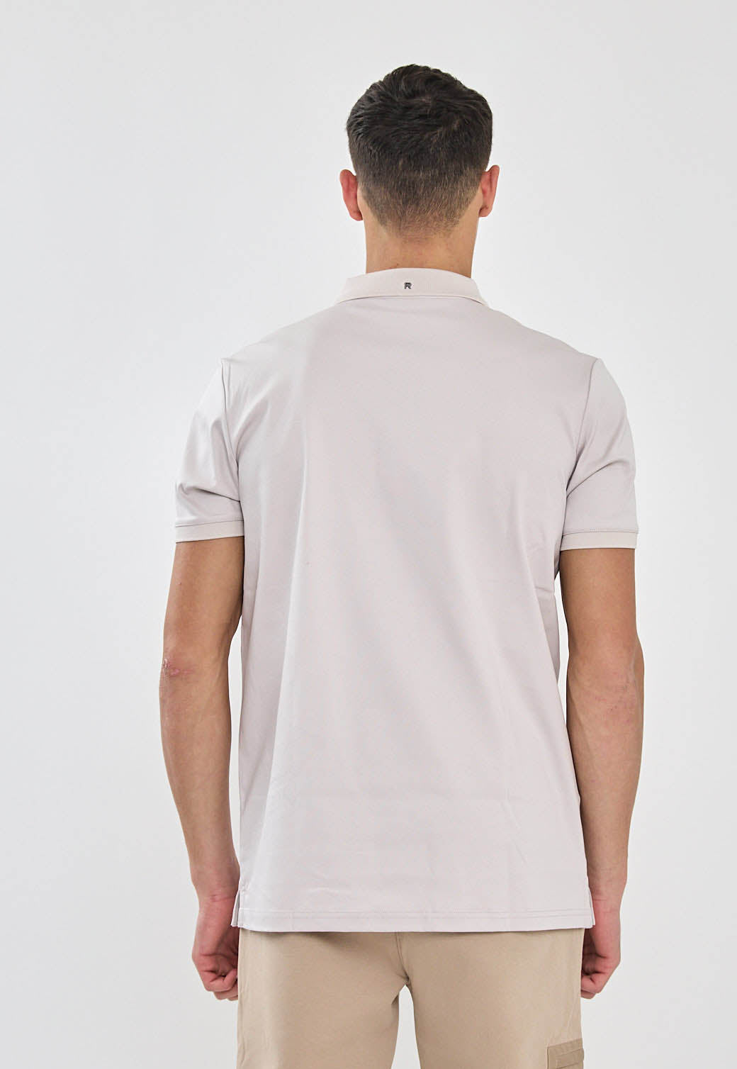 חולצת פולו לגברים בצבע אפור