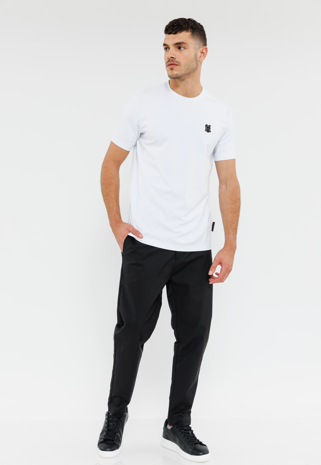 מכנסי צ'ינו לגברים בצבע שחור