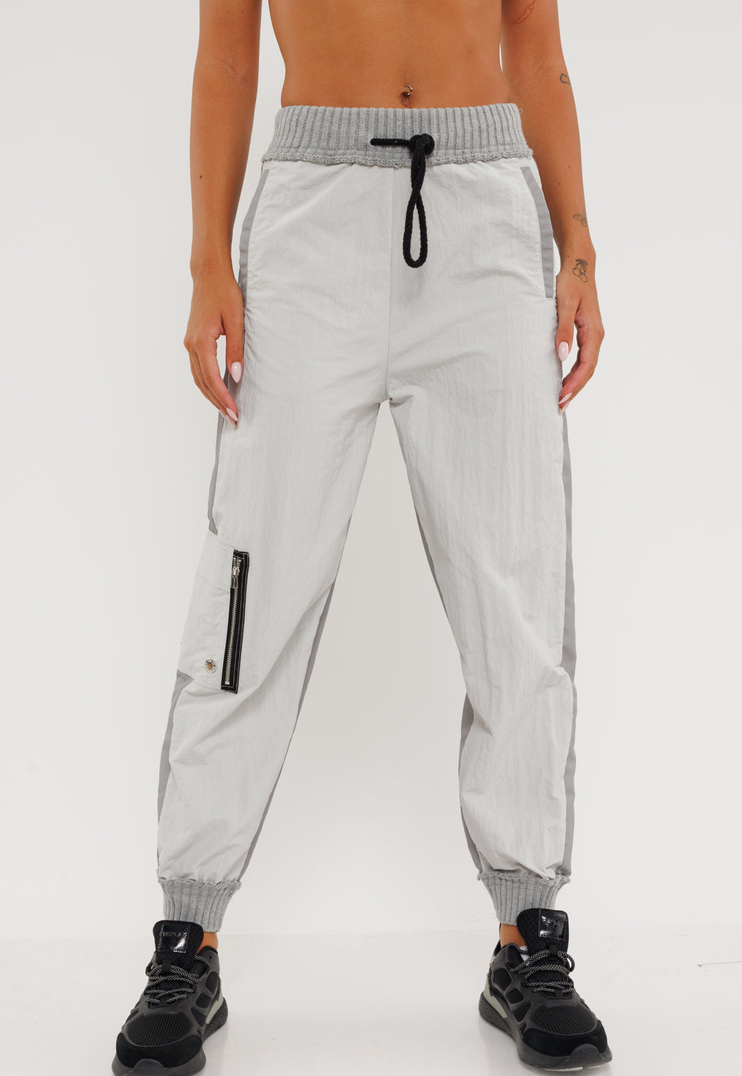 מכנסיים לנשים עם רוכסן בצבע אפור