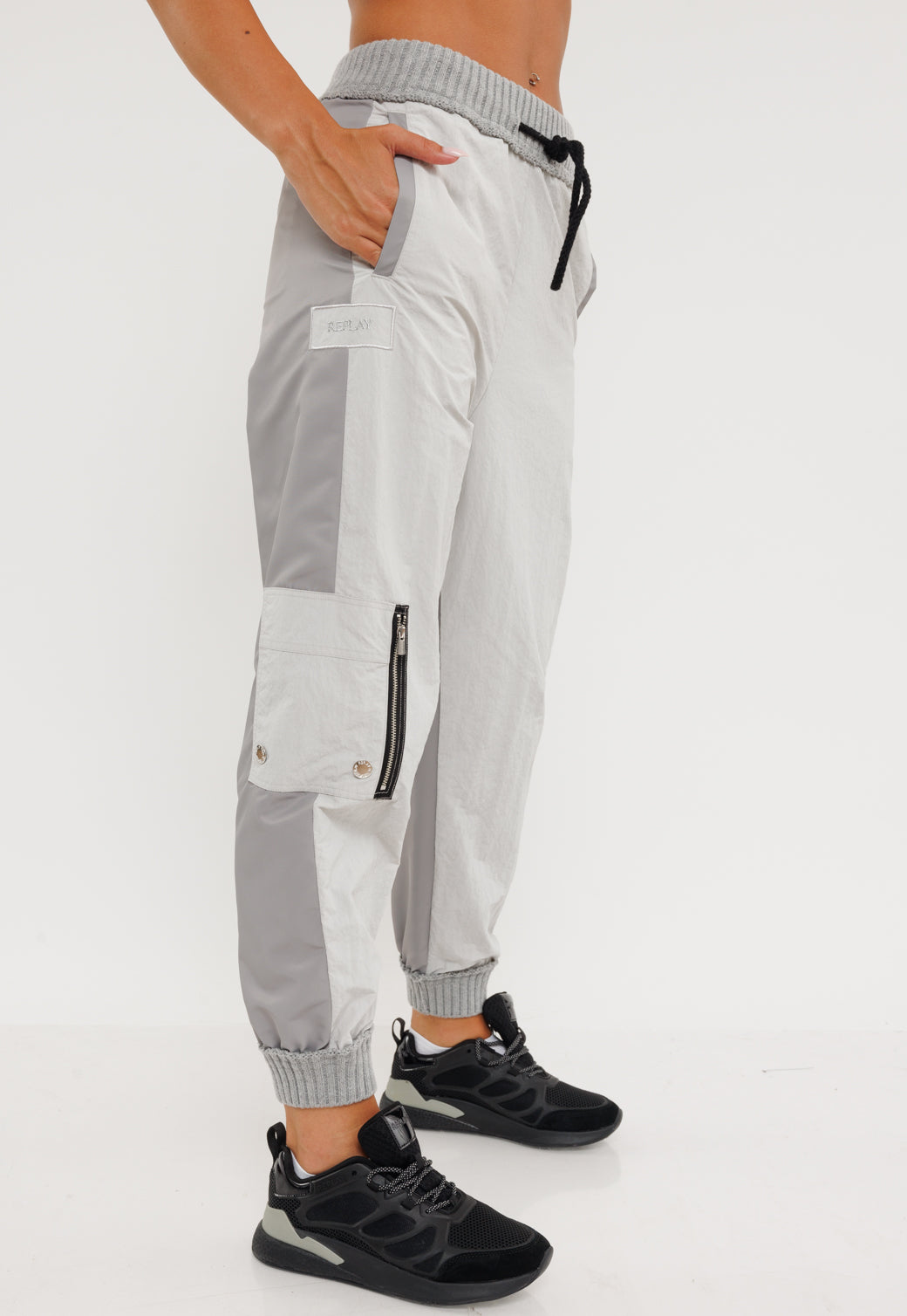 מכנסיים לנשים עם רוכסן בצבע אפור