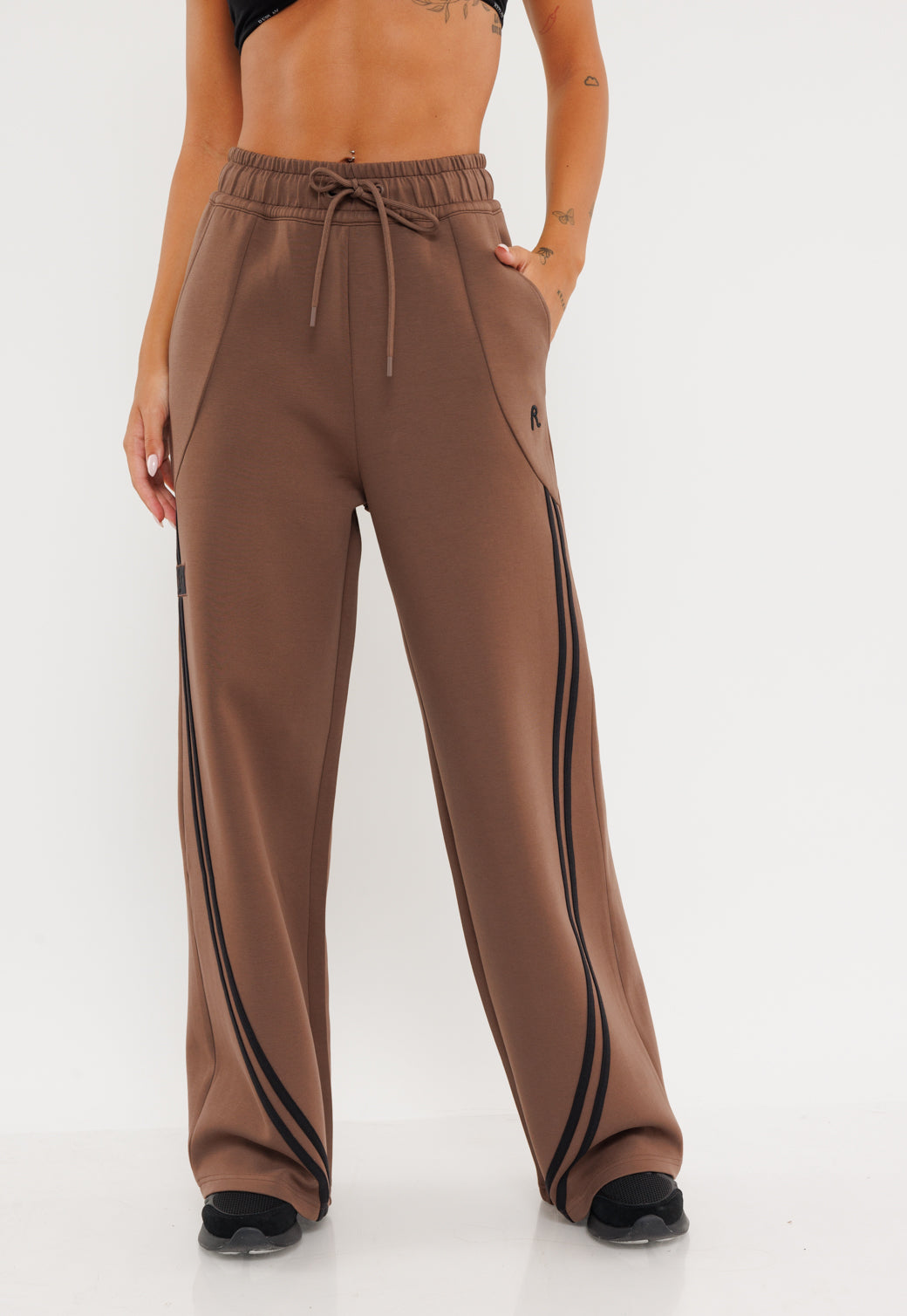 מכנסיים רחבים עם פסי צד בגוון חום