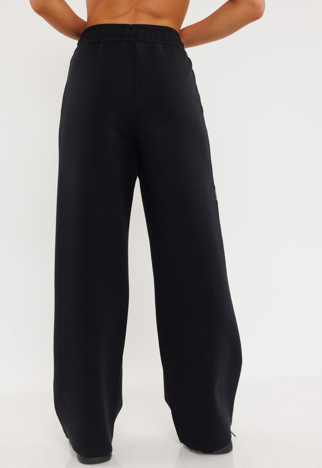 מכנסיים רחבים עם פסי צד בגוון שחור