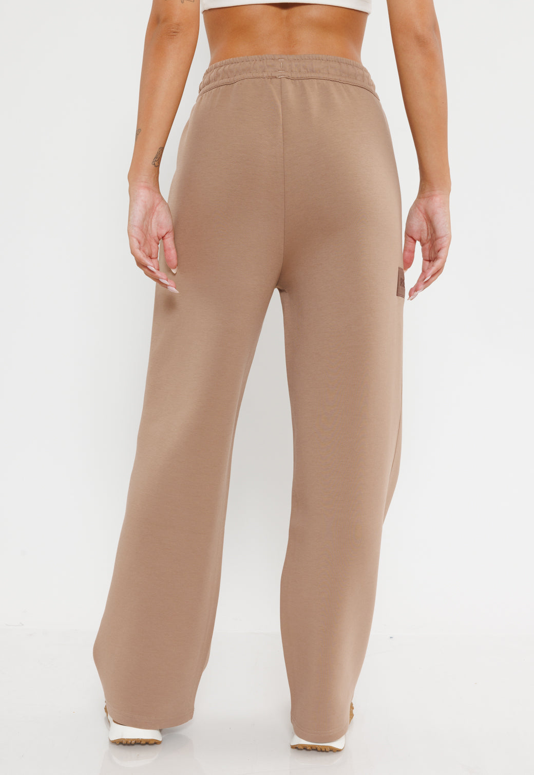 מכנסיים רחבים בצבע חום