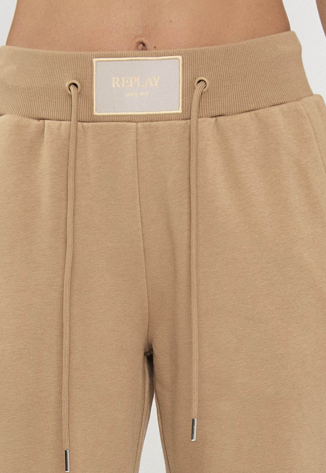 מכנסי טרנינג לנשים בצבע קאמל