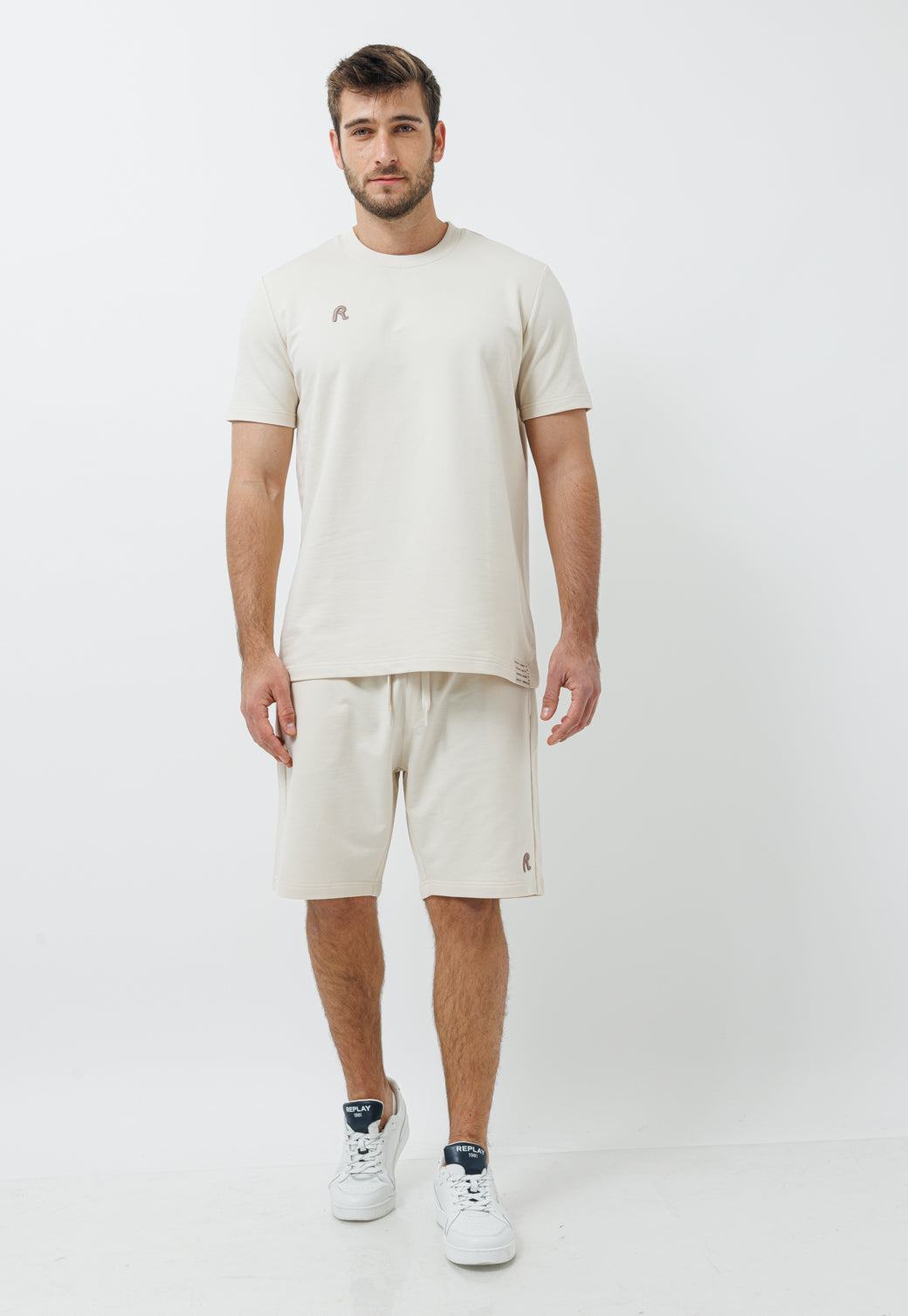 חליפת טרנינג קצרה 2 חלקים בצבע בז'