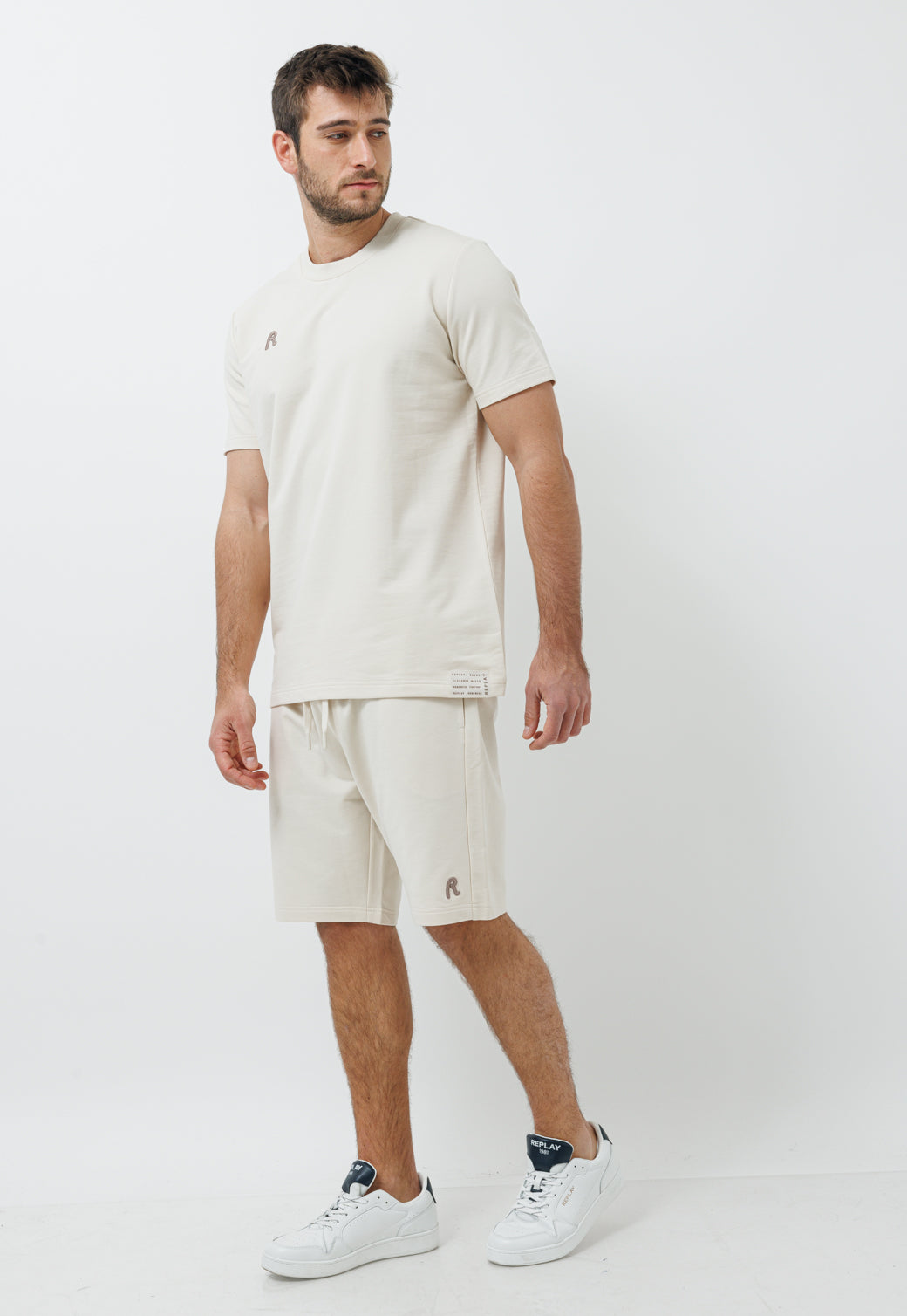 חליפת טרנינג קצרה 2 חלקים בצבע בז'