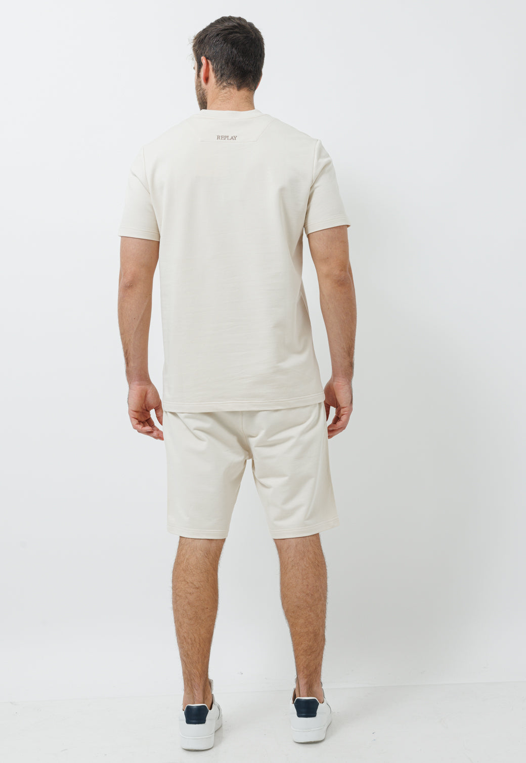 חליפת טרנינג קצרה 2 חלקים בצבע בז'