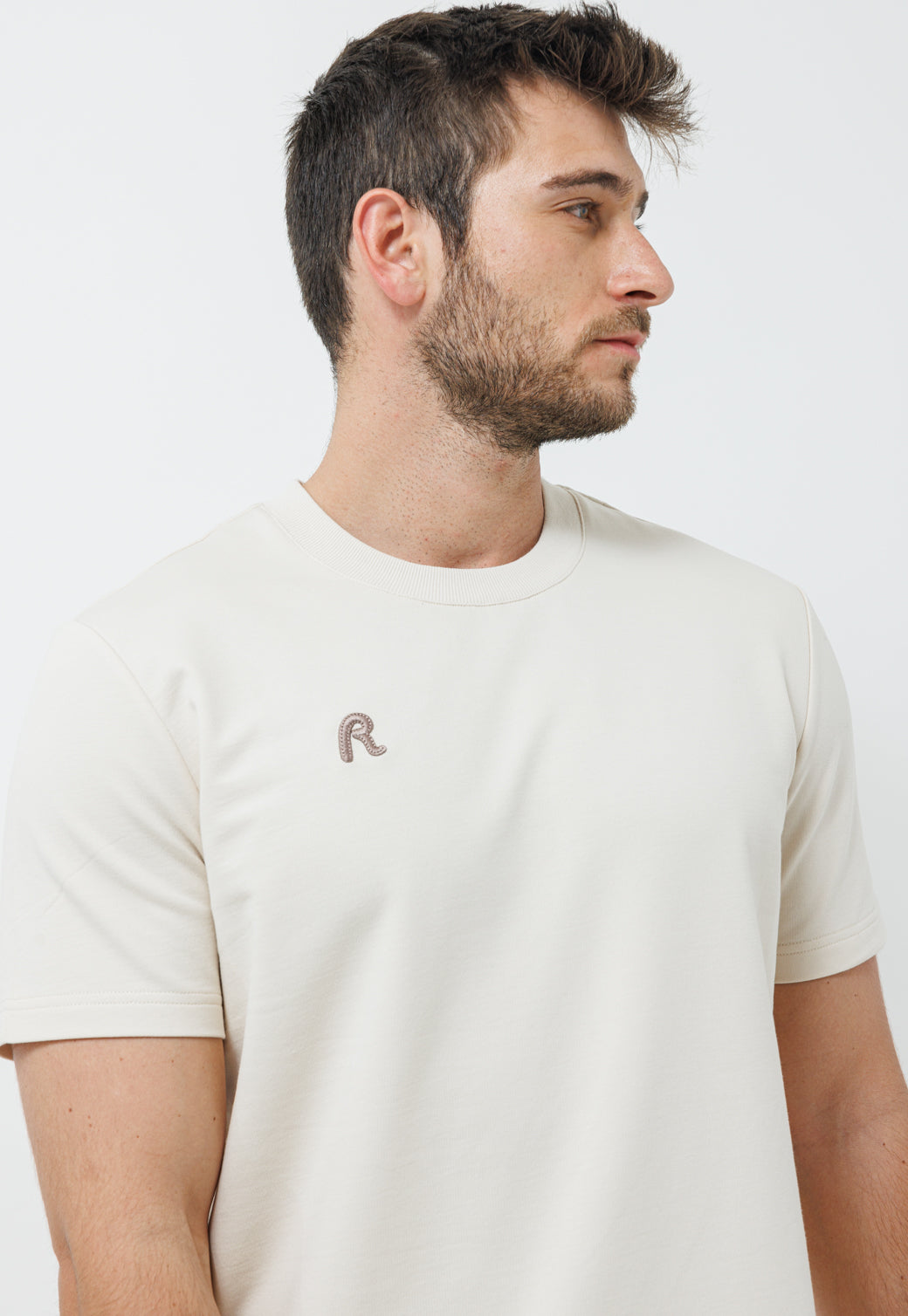 חליפת טרנינג קצרה 2 חלקים בצבע בז'