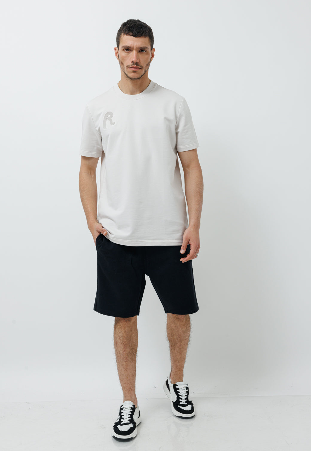 חליפת טרנינג קצרה 2 חלקים בצבע בז'