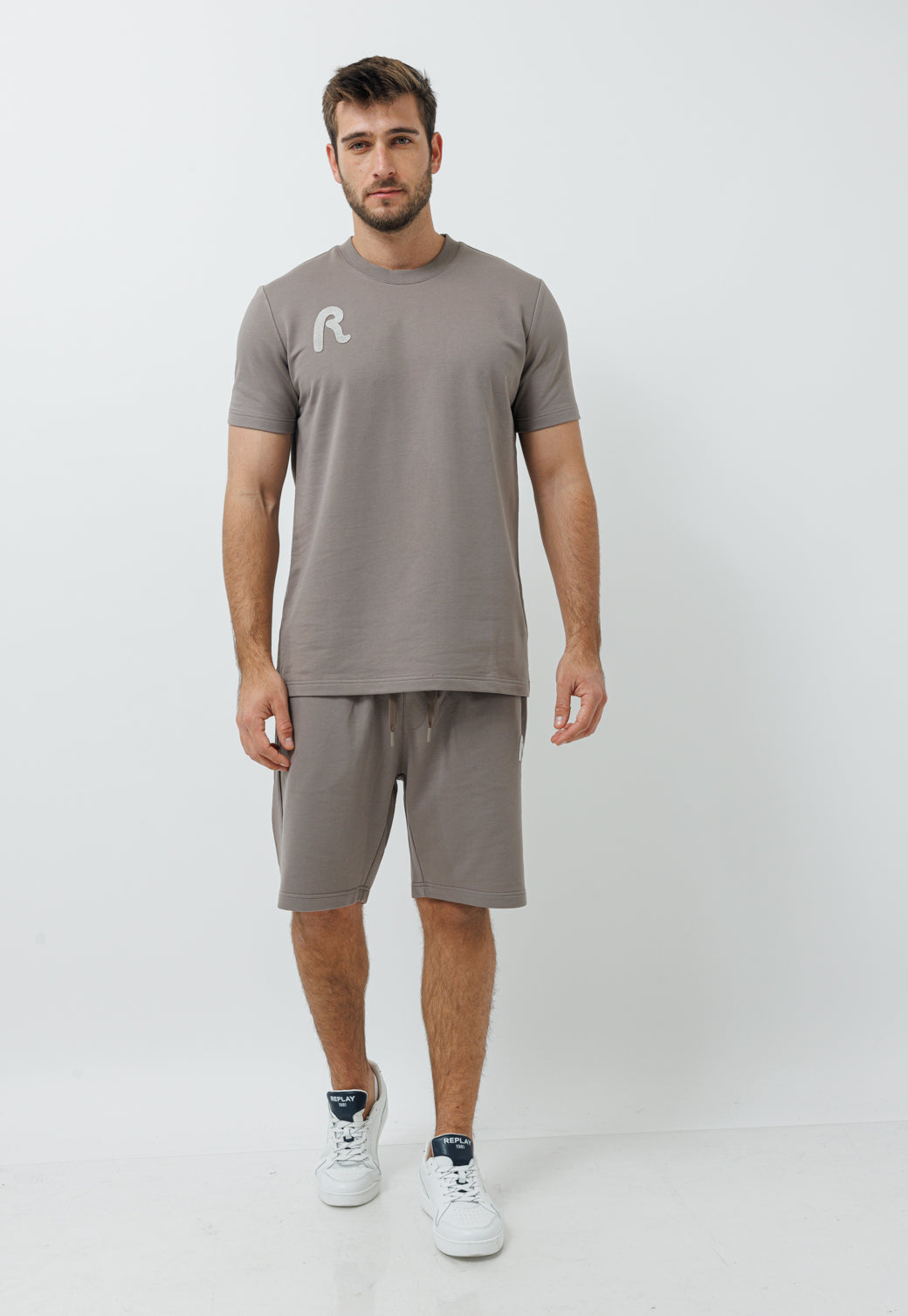 חליפת טרנינג קצרה 2 חלקים בצבע אבן