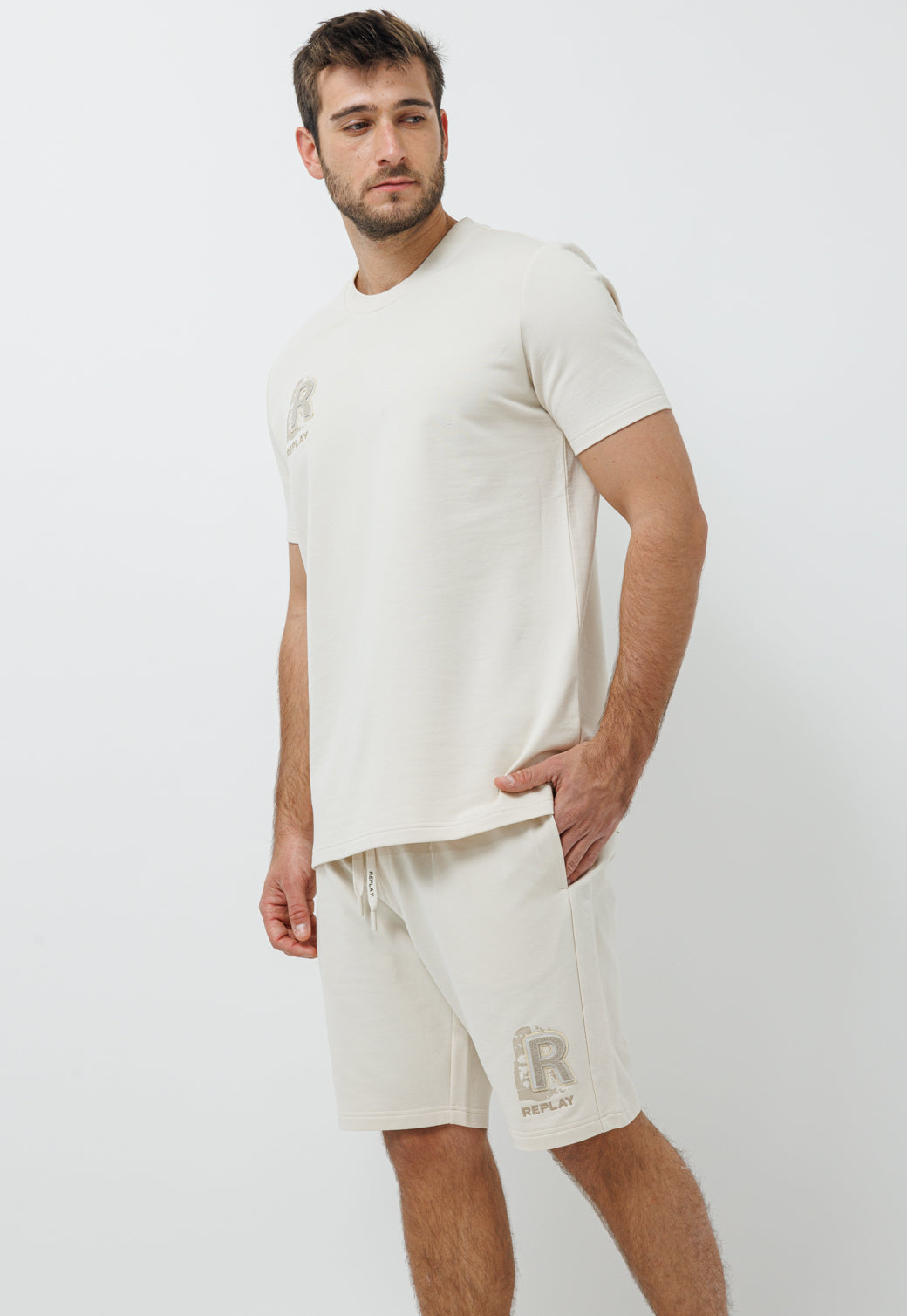 חליפת טרנינג קצרה 2 חלקים עם לוגו רקום