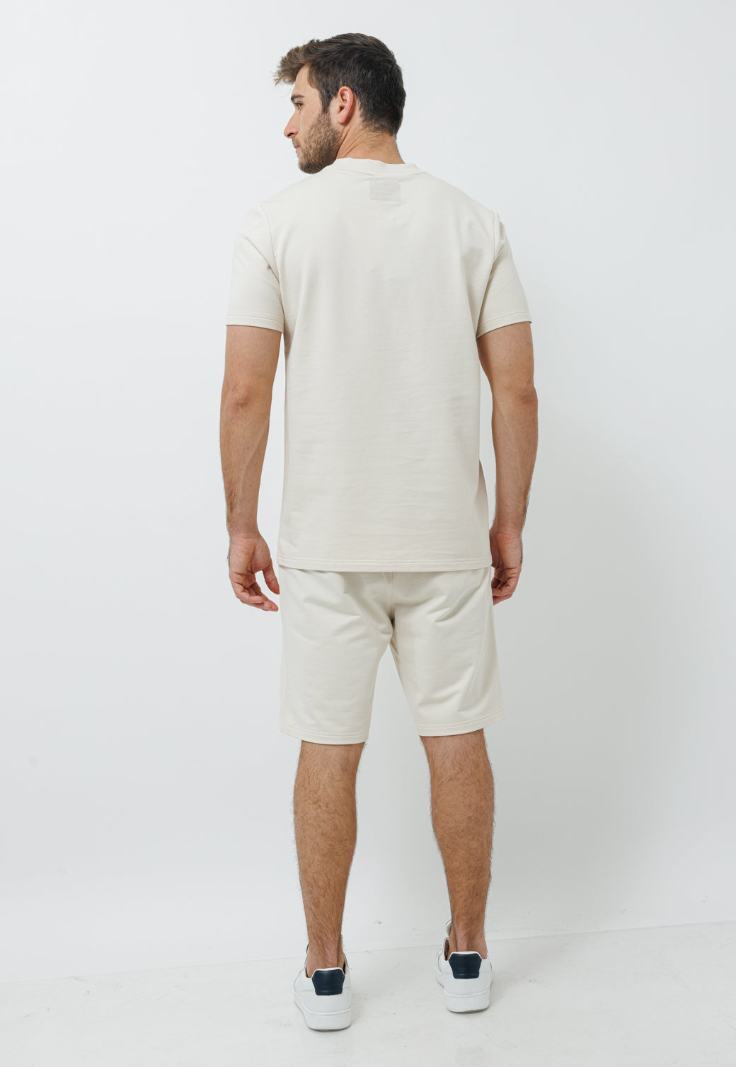 חליפת טרנינג קצרה 2 חלקים עם לוגו רקום