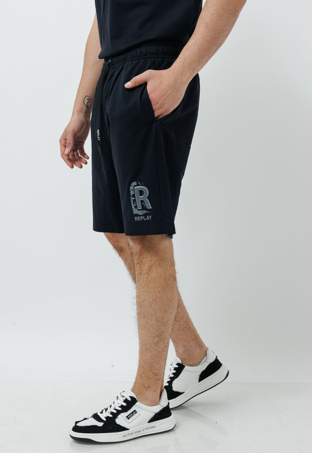 חליפת טרנינג קצרה 2 חלקים בצבע שחור