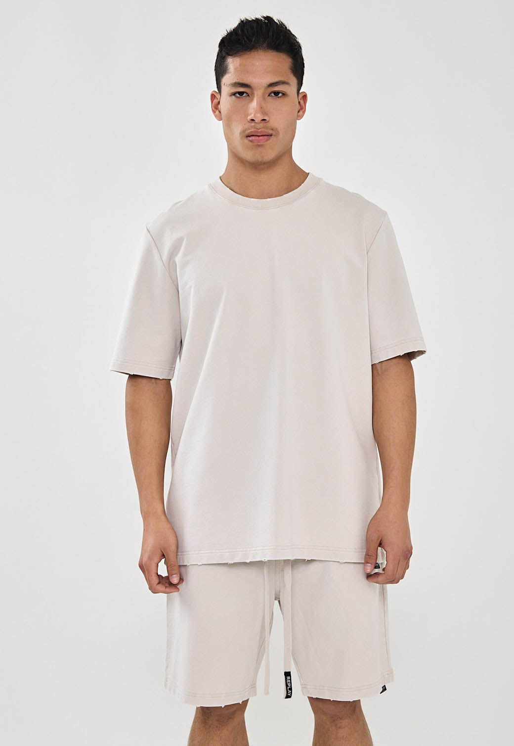 מכנסיים קצרים לגברים מבד טרי בצבע אבן