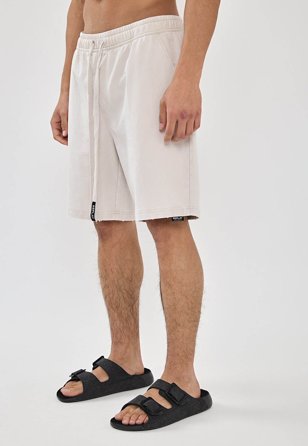 מכנסיים קצרים לגברים מבד טרי בצבע אבן