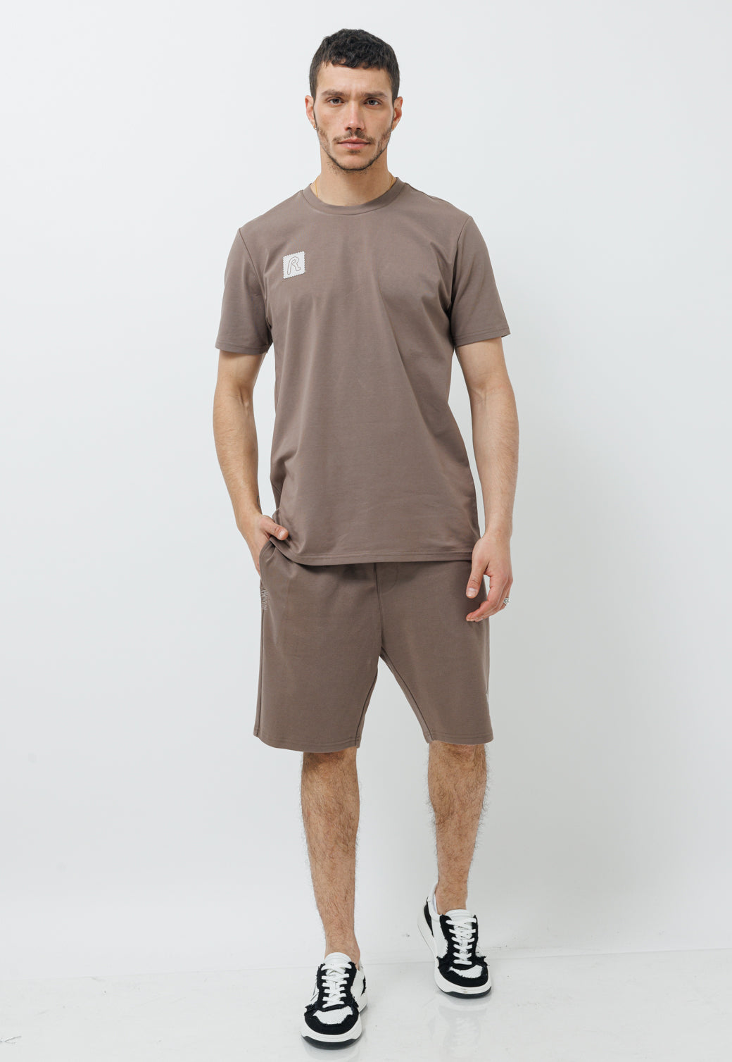 חליפת טרנינג קצרה לגברים בצבע חום