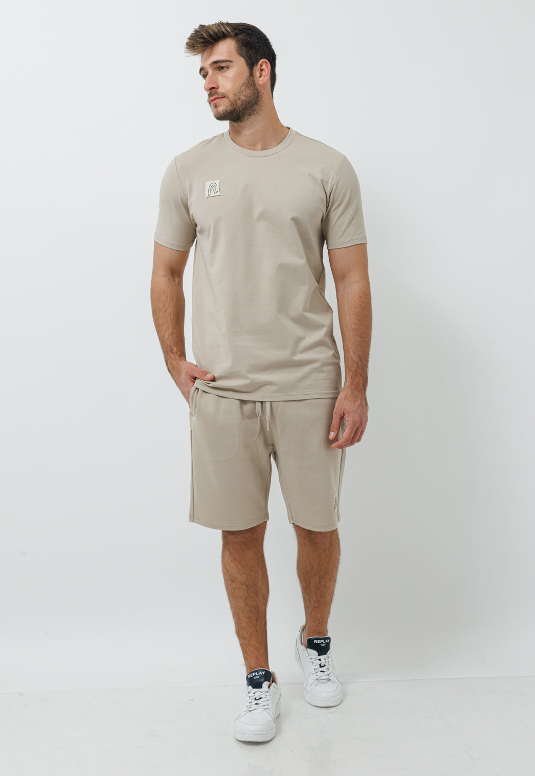 חליפת טרנינג קצרה לגברים בצבע אבן