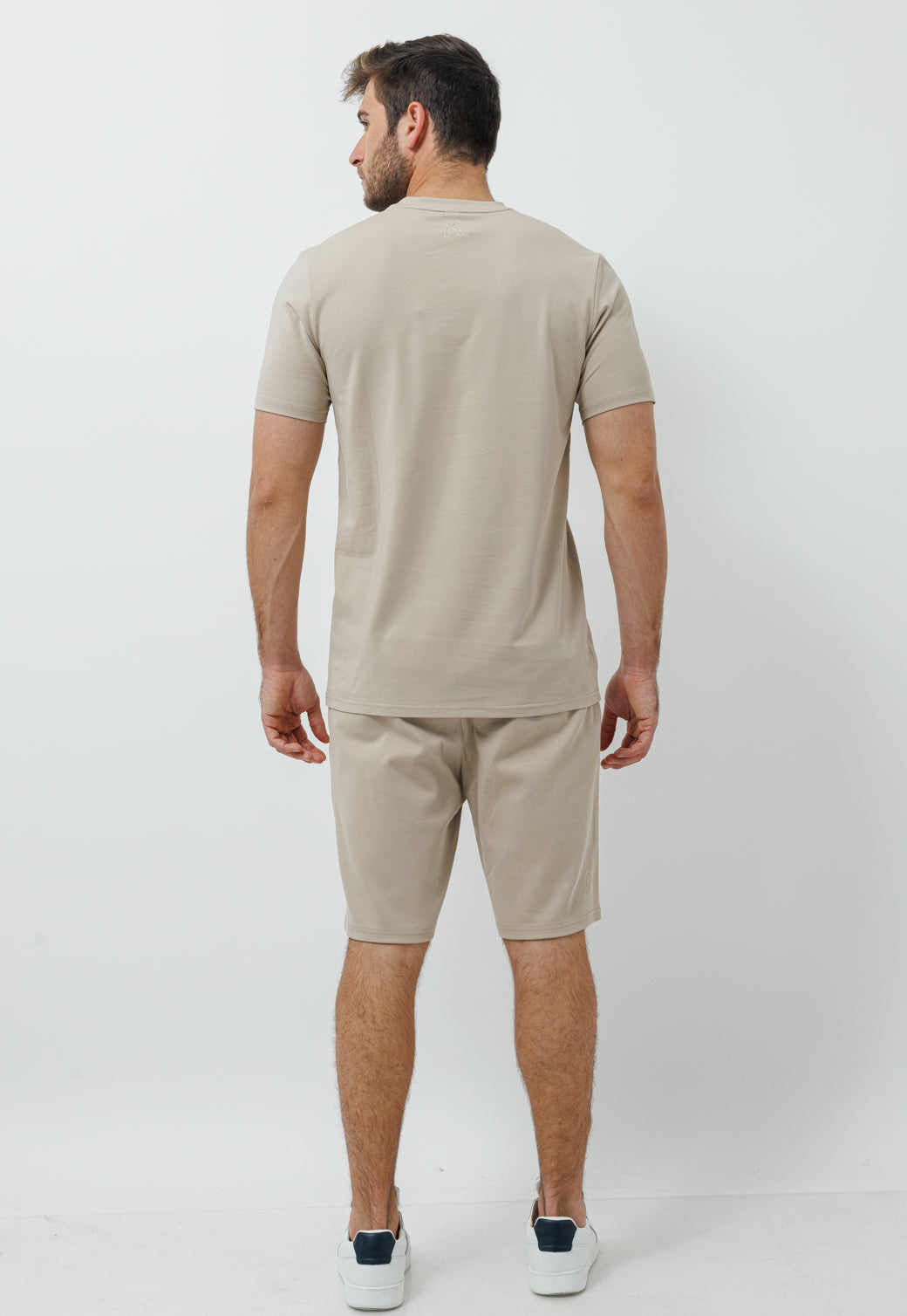חליפת טרנינג קצרה לגברים בצבע אבן