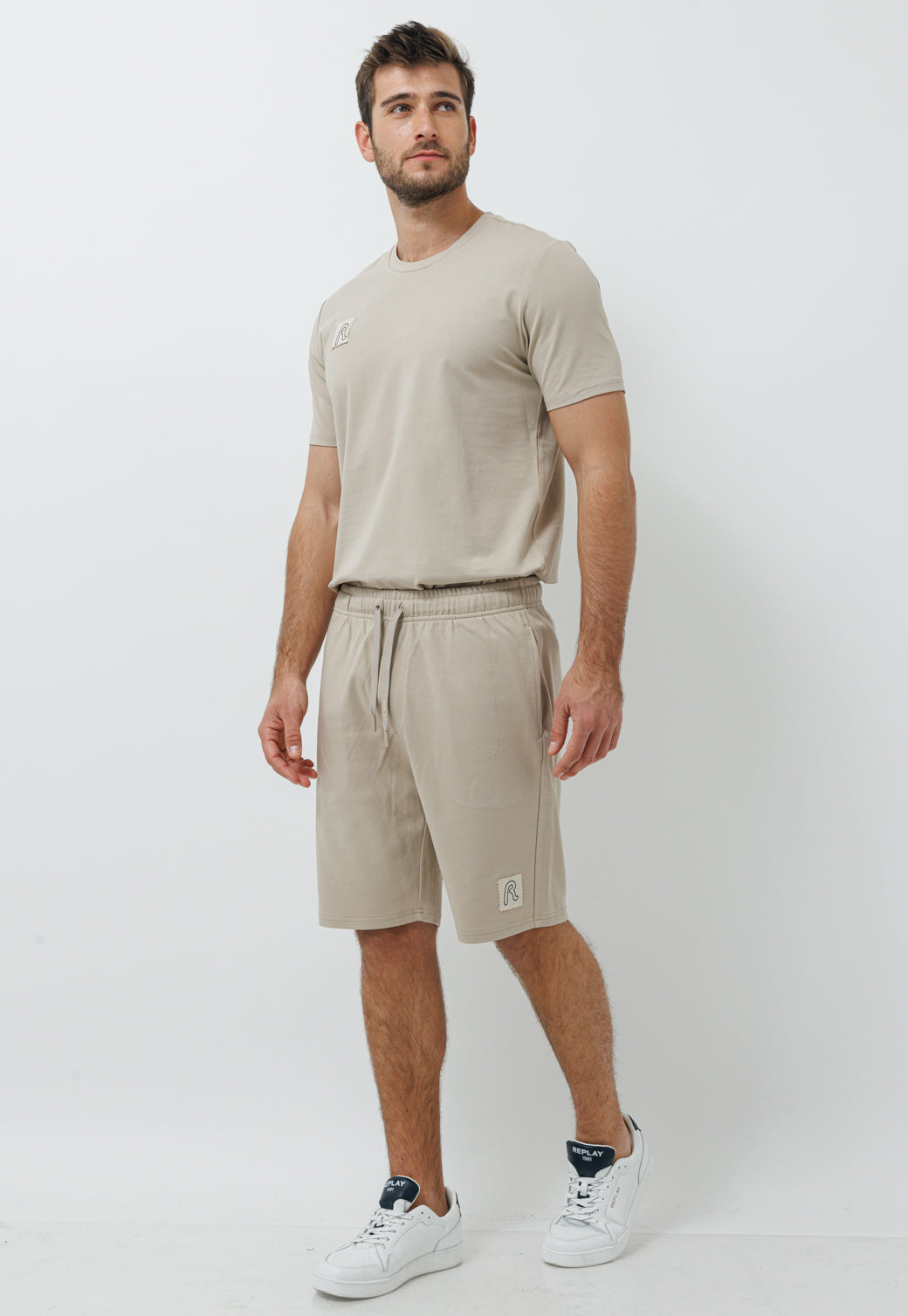 חליפת טרנינג קצרה לגברים בצבע אבן