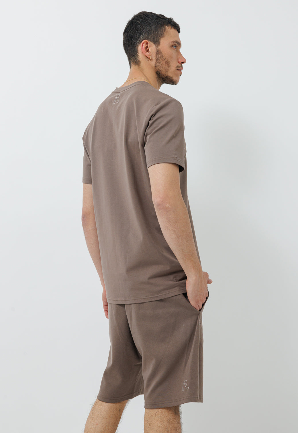 חליפת טרנינג קצרה לגברים בצבע חום